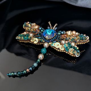 Česká brož "Amazonitové vážka" letí pomáhat tam, kde je potřeba🫶 ...brzy se dozvíte víc♥️🧚💎 Nadační fond Krásná srdce...